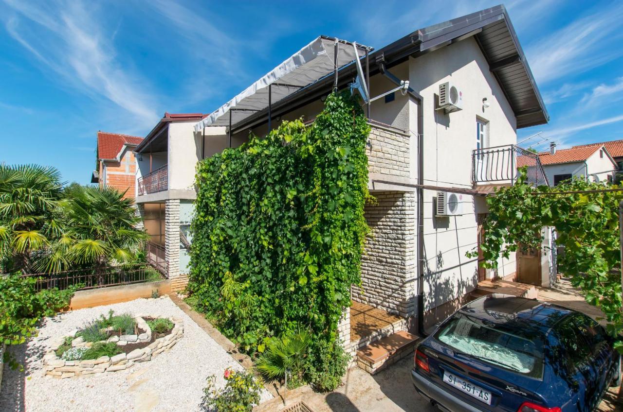 Apartments Andrija Pirovac Buitenkant foto