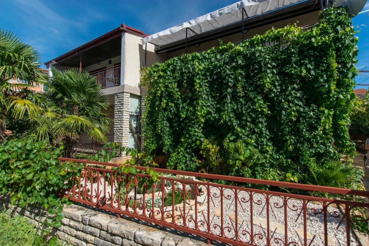 Apartments Andrija Pirovac Buitenkant foto