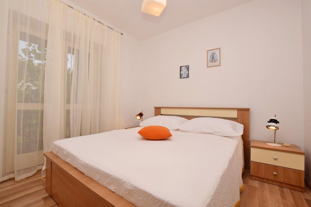 Apartments Andrija Pirovac Buitenkant foto